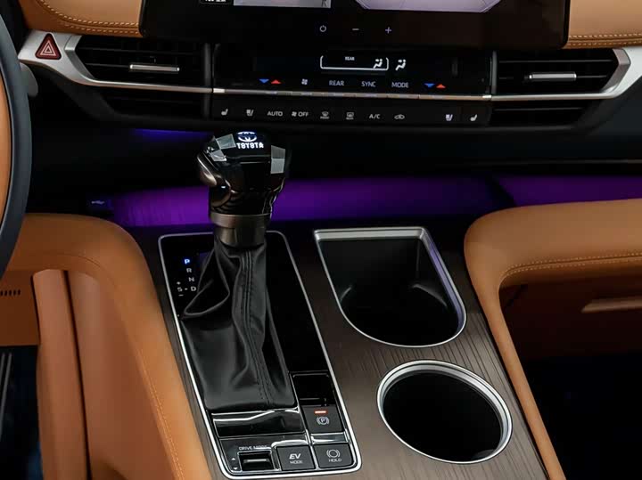 Фото 10 - Toyota Sienna