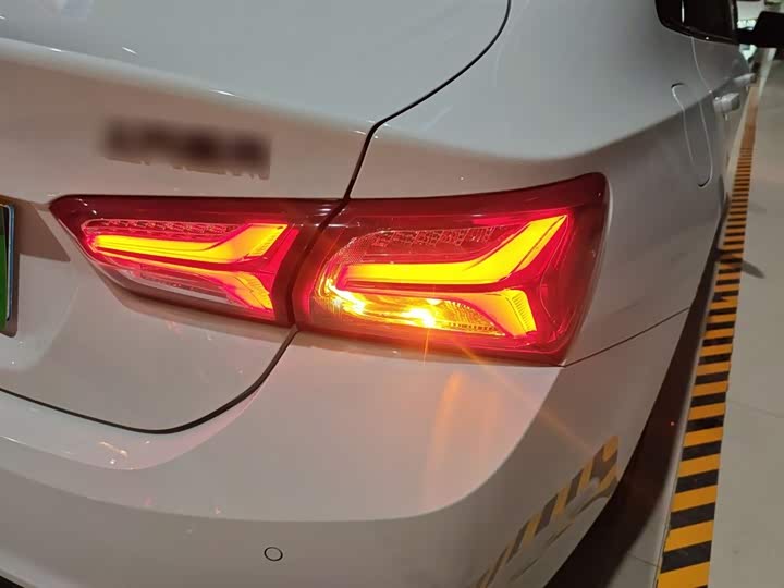 Фото 8 - Chevrolet Malibu XL