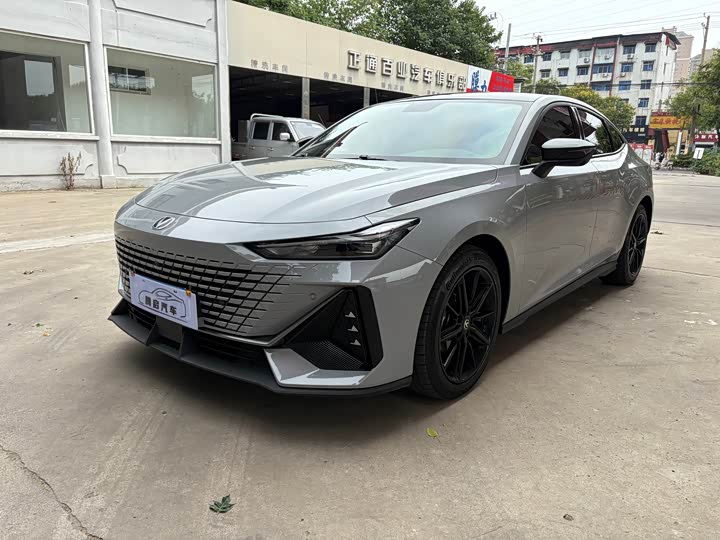 Фото 1 - Changan UNI-V