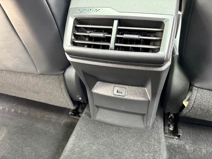 Фото 23 - Changan UNI-V