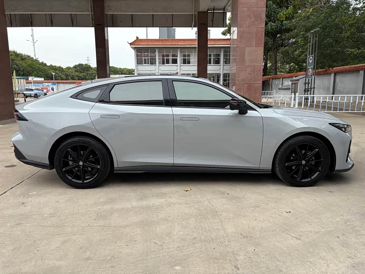 Фото 4 - Changan UNI-V