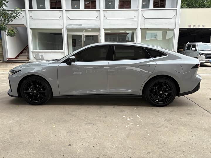 Фото 8 - Changan UNI-V