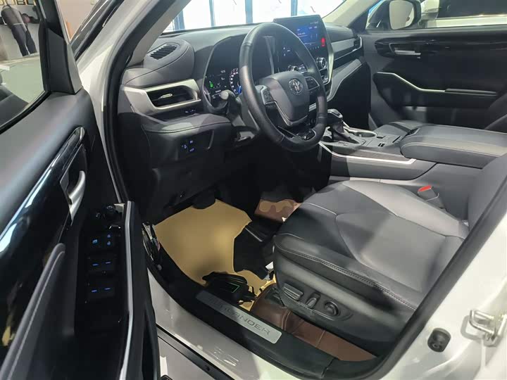 Фото 16 - Toyota Highlander