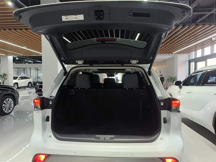 Фото 19 - Toyota Highlander