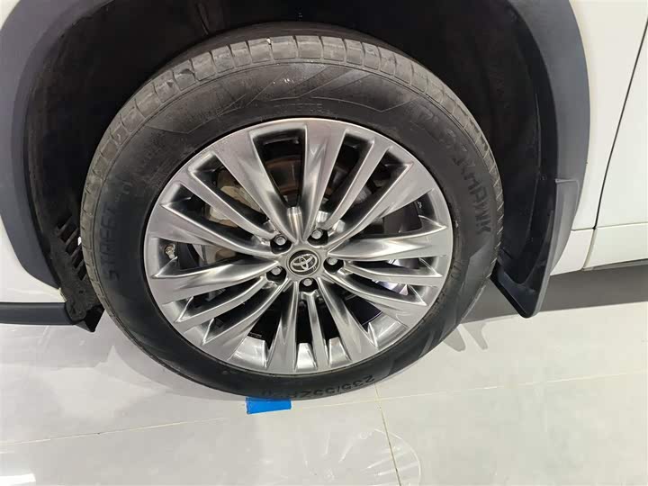 Фото 23 - Toyota Highlander