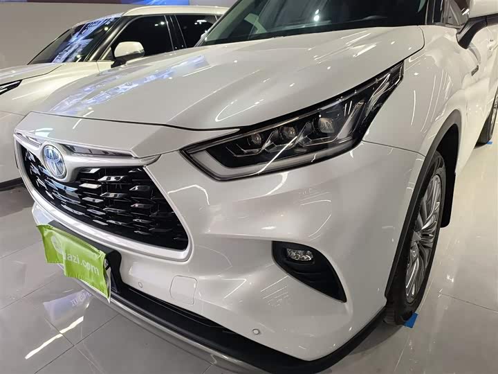 Фото 24 - Toyota Highlander