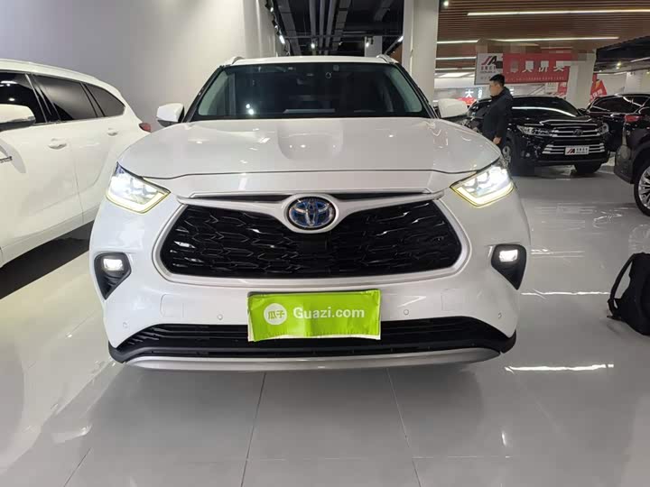 Фото 3 - Toyota Highlander