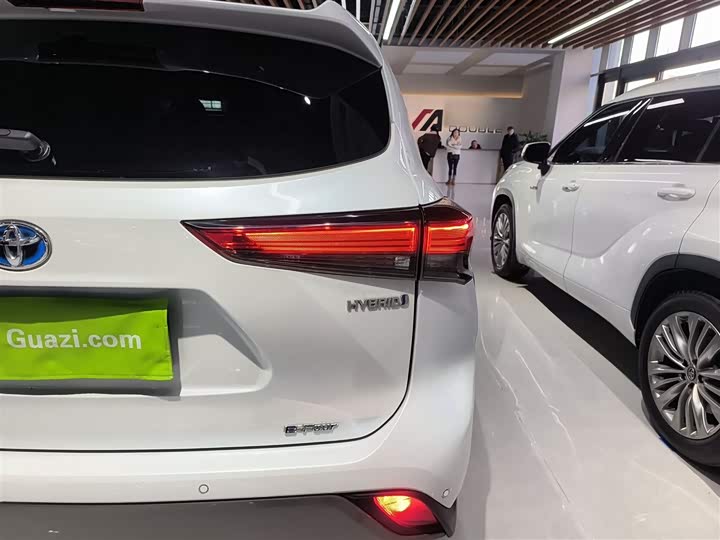 Фото 8 - Toyota Highlander