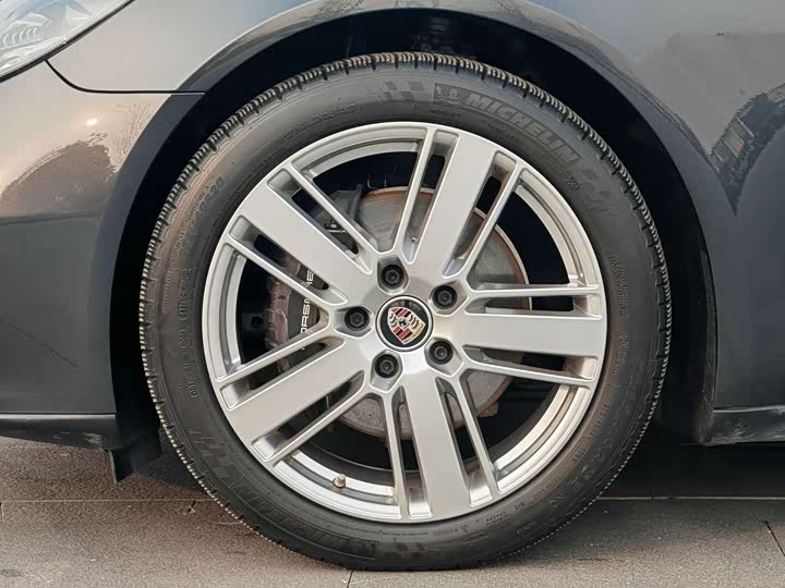 Фото 14 - Porsche Panamera