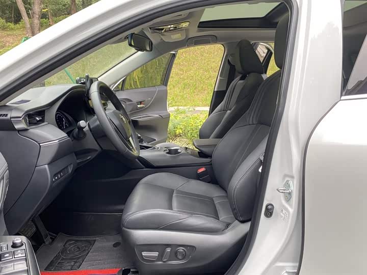 Фото 10 - Toyota Harrier