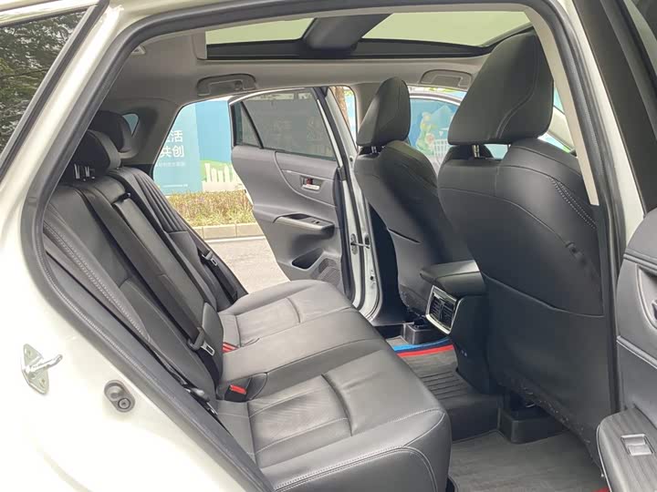 Фото 13 - Toyota Harrier