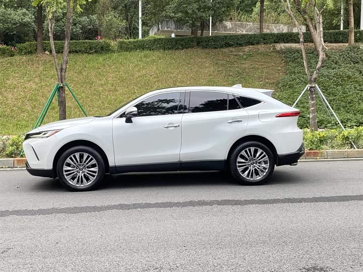 Фото 17 - Toyota Harrier
