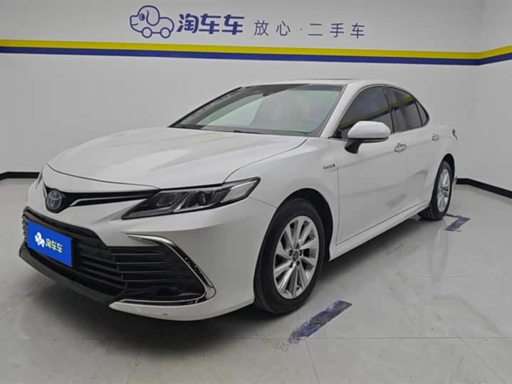 Фото 1 - Toyota Camry