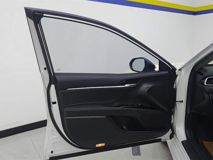 Фото 7 - Toyota Camry