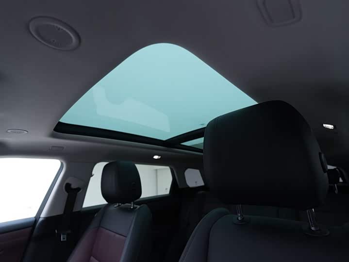 Фото 23 - Land Rover Range Rover Evoque L Hybrid