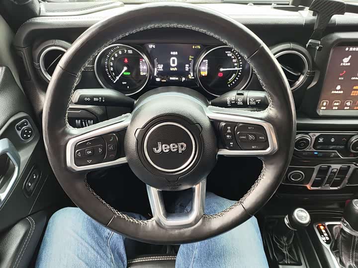 Фото 12 - Jeep Wrangler Hybrid