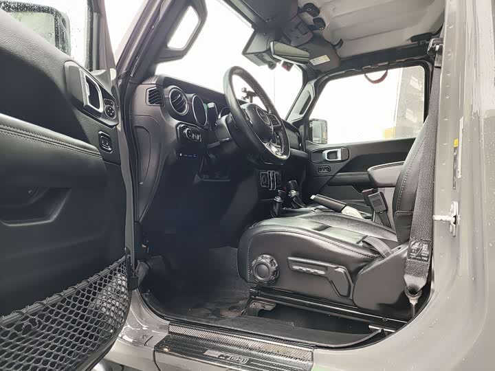 Фото 5 - Jeep Wrangler Hybrid