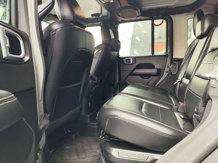 Фото 6 - Jeep Wrangler Hybrid