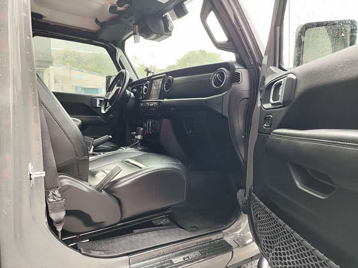 Фото 8 - Jeep Wrangler Hybrid