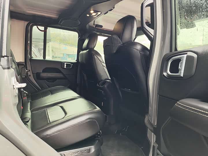 Фото 9 - Jeep Wrangler Hybrid