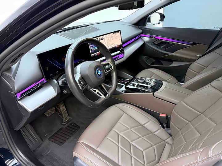 Фото 10 - BMW i5