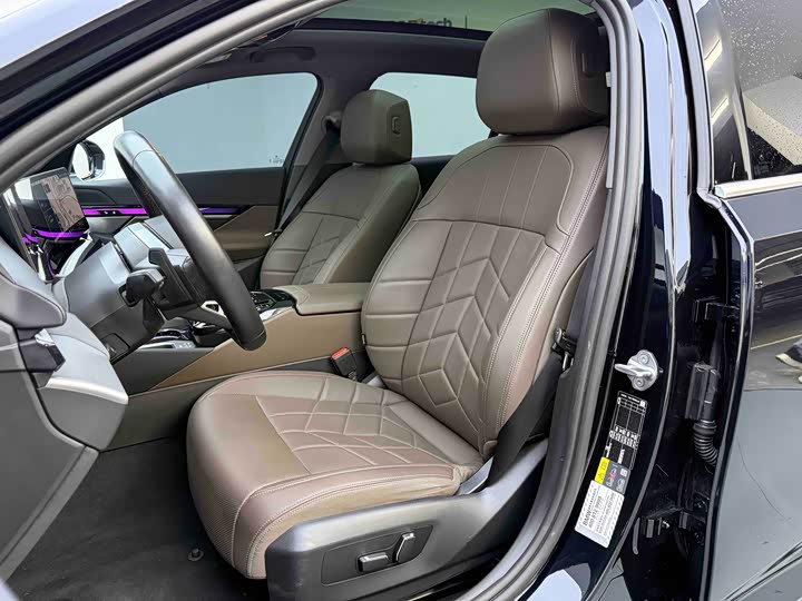 Фото 11 - BMW i5