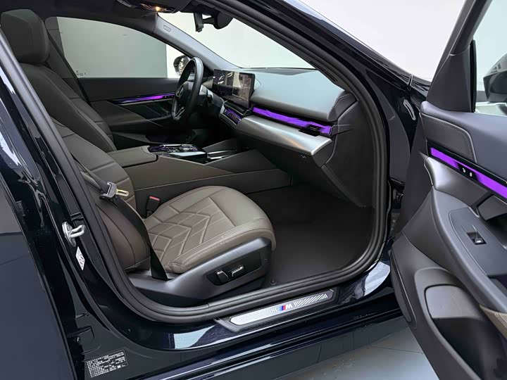 Фото 16 - BMW i5