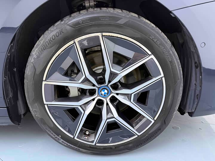 Фото 26 - BMW i5