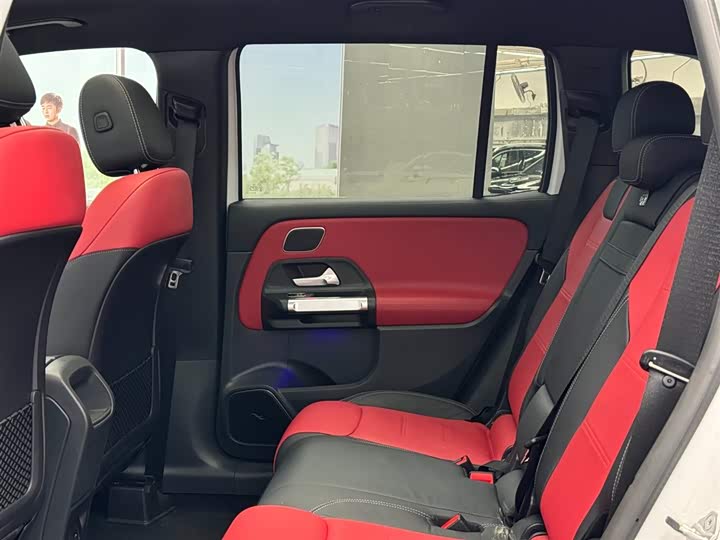 Фото 11 - Mercedes-Benz GLB-Class AMG