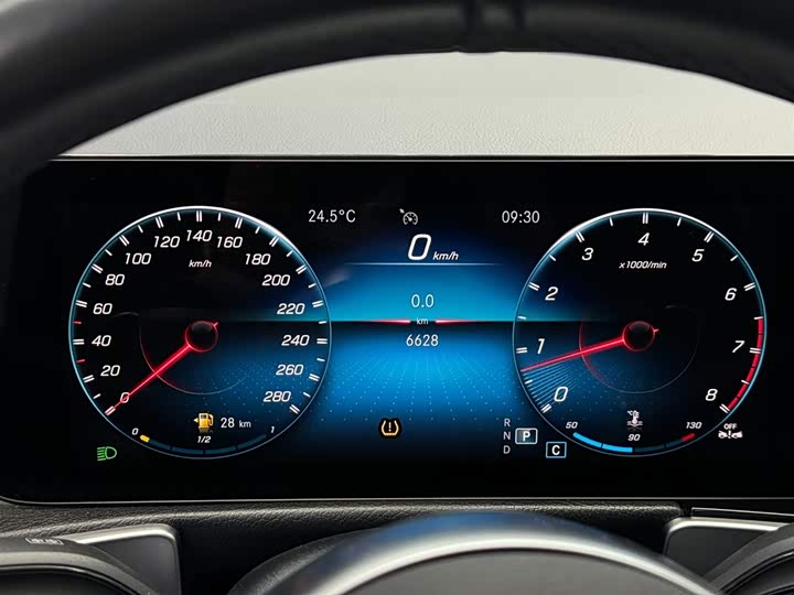 Фото 13 - Mercedes-Benz GLB-Class AMG