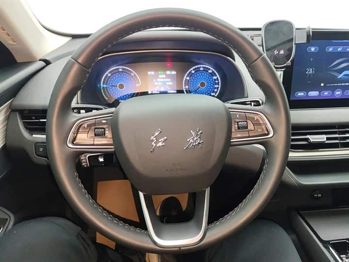 Фото 15 - Hongqi E-QM5