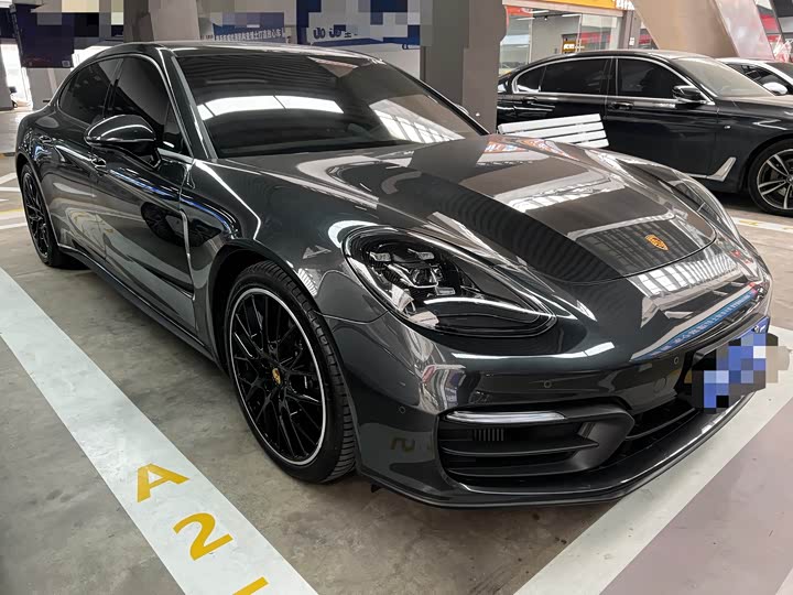 Фото 3 - Porsche Panamera