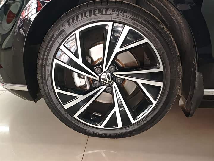 Фото 23 - Volkswagen Magotan