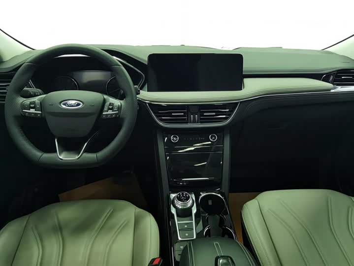 Фото 12 - Ford Escape