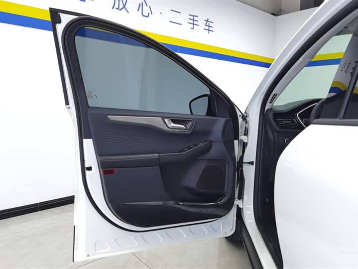 Фото 7 - Ford Escape