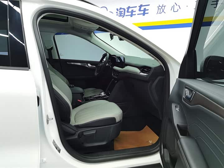 Фото 8 - Ford Escape