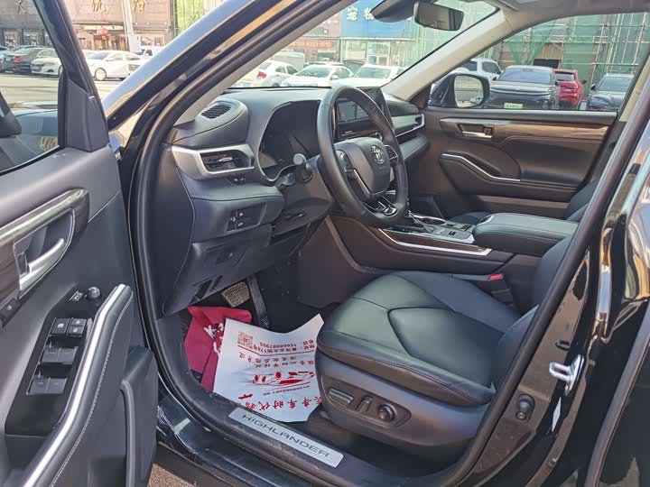 Фото 4 - Toyota Highlander