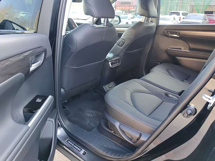 Фото 5 - Toyota Highlander