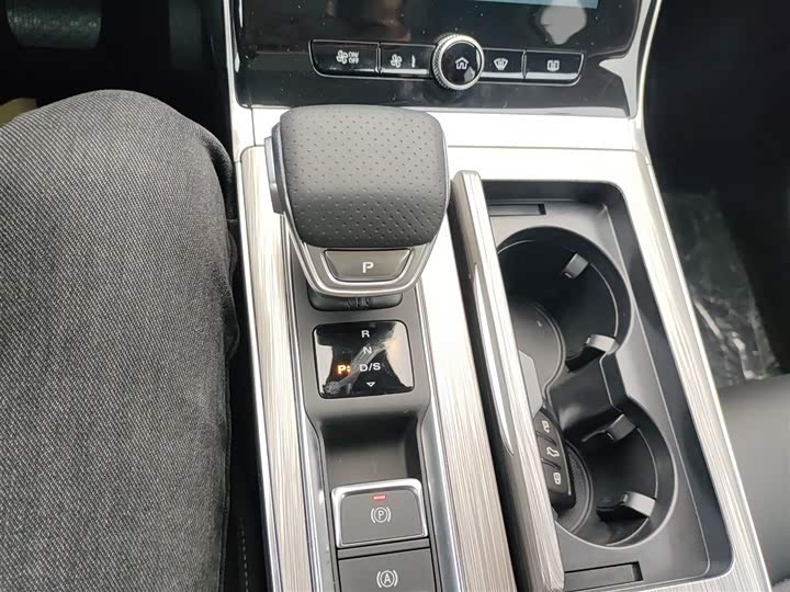 Фото 14 - Roewe RX5