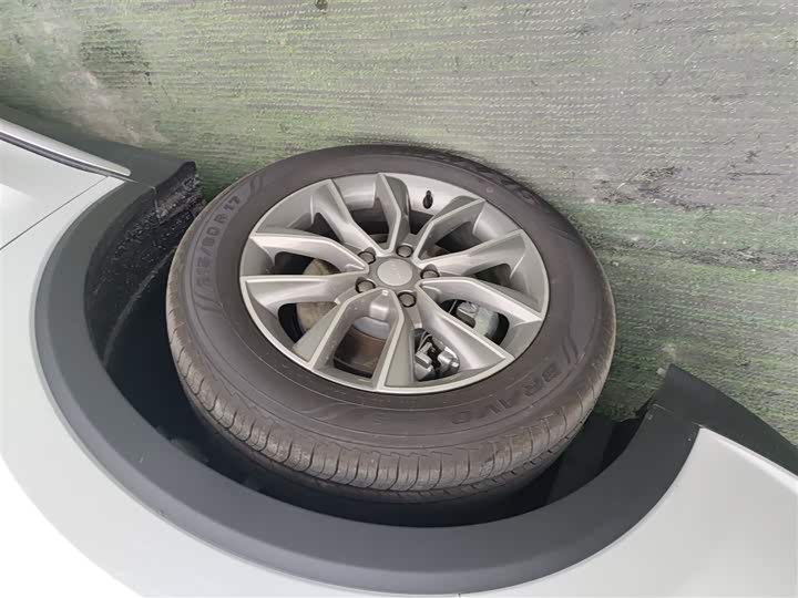 Фото 23 - Roewe RX5