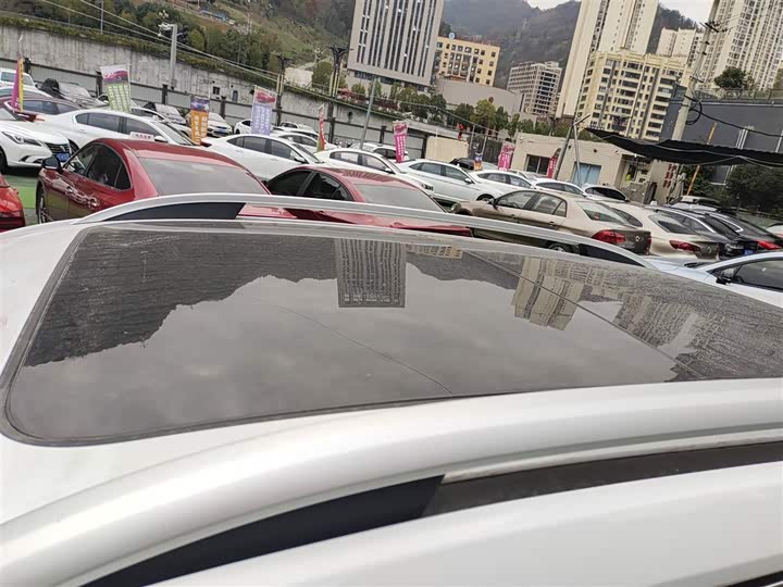 Фото 27 - Roewe RX5