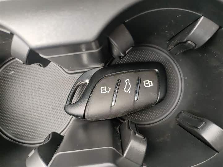 Фото 9 - Roewe RX5