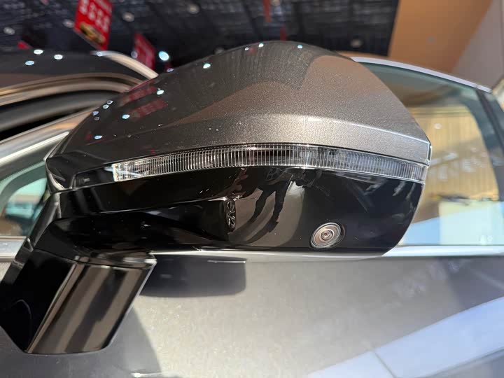 Фото 11 - LiXiang One