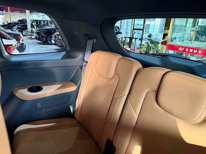 Фото 25 - LiXiang One