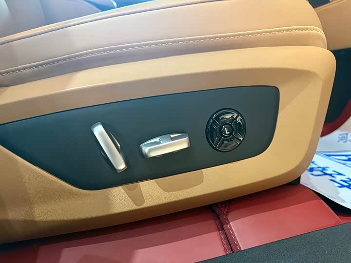 Фото 26 - LiXiang One