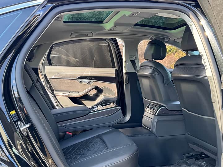 Фото 11 - Audi A8