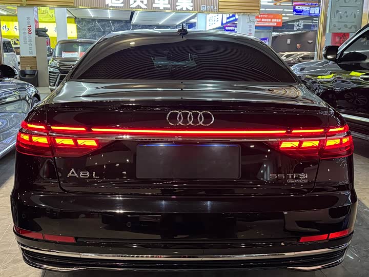 Фото 14 - Audi A8