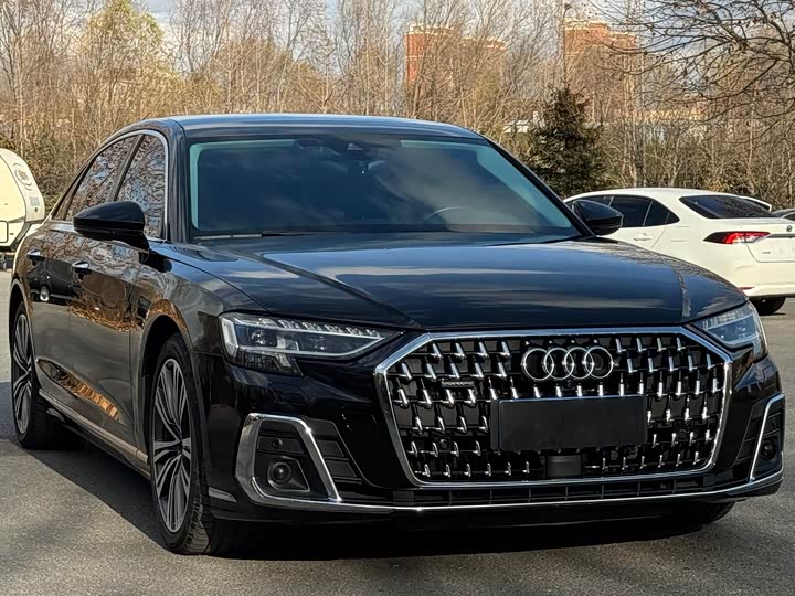 Фото 3 - Audi A8