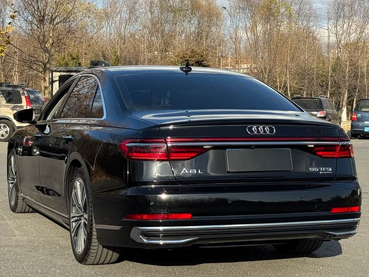 Фото 6 - Audi A8
