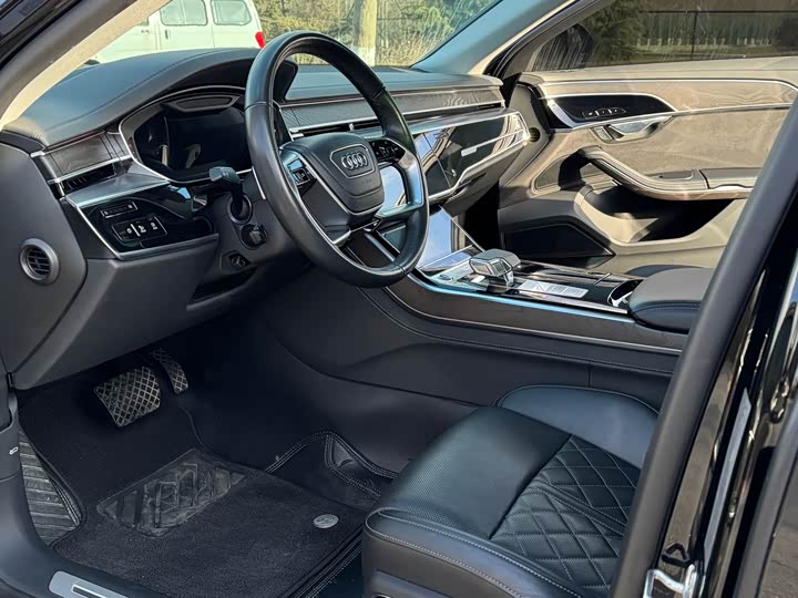 Фото 7 - Audi A8